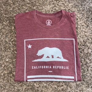 Mens summer t-shirt ☀️ great condition, smoke free home! Volcom California Rep.